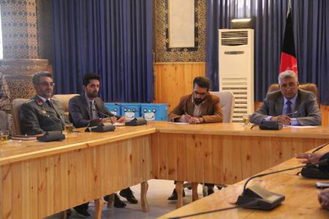 والی هرات وعده سپرد به نگرانی خبرنگاران در زمینه محدودیت دسترسی به اطلاعات رسیدگی کند